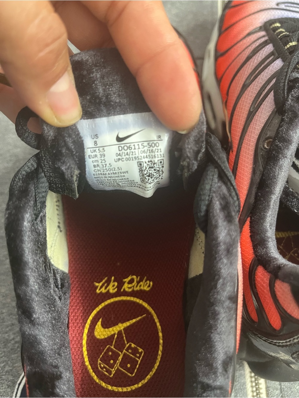 Nike sisterhood Women’s Gradient Red Air Max Sneakers with Gold Swoosh size 8 - Picture 2 of 9